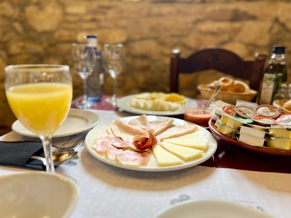 Tugasa Hotel Y Casas Rurales La Posada Villaluenga Del Rosario Kültér fotó
